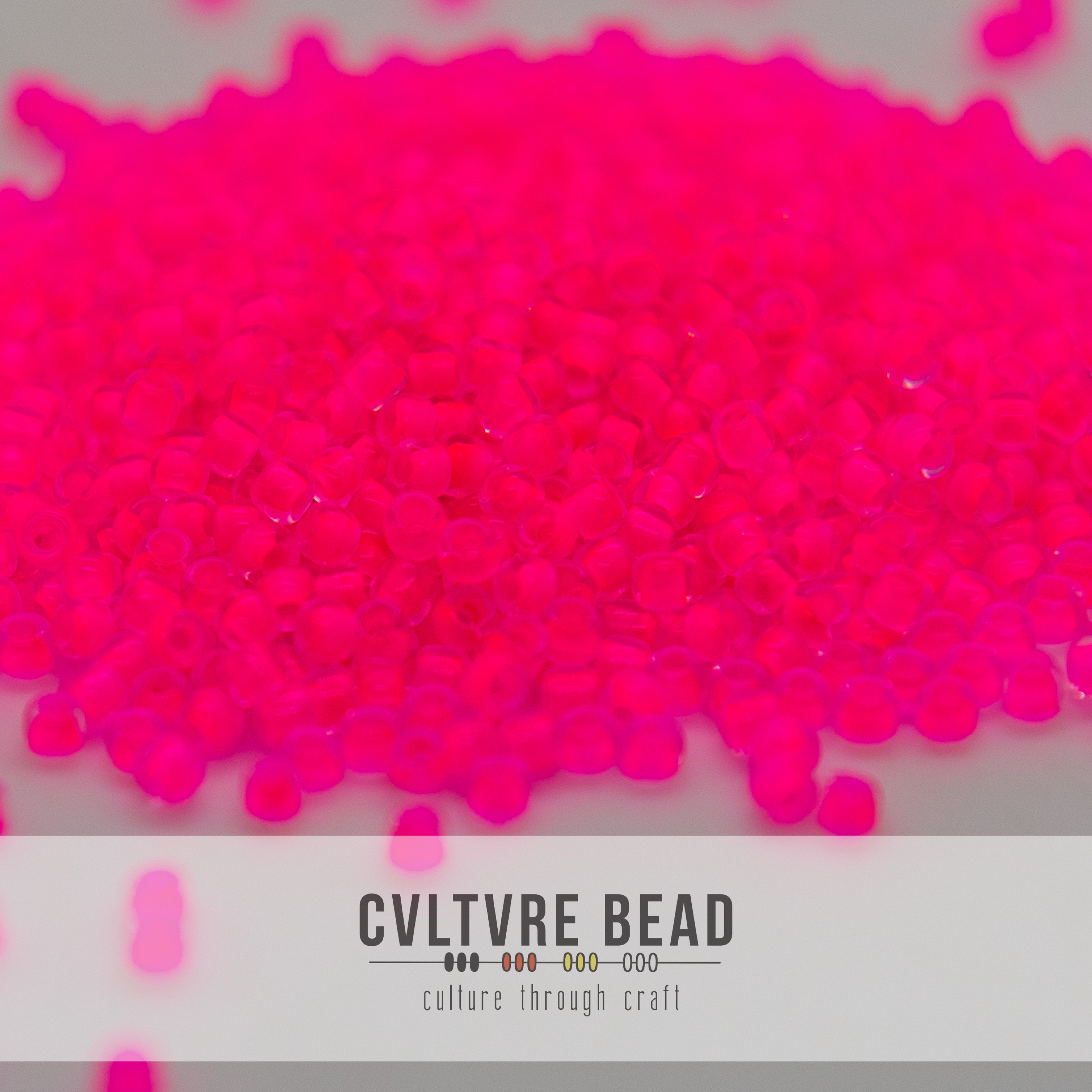 Toho SB 11/0 - Inside-Colour Crystal/Neon Pink-Lined